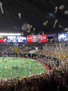 試合勝って風船 花火も凄かった