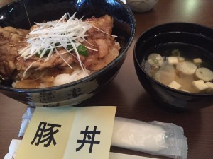 豚丼 冷たかった