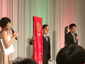 遅れてルメール騎手登場